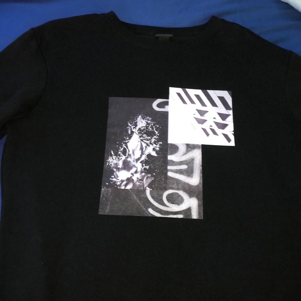 Black sweat shirt